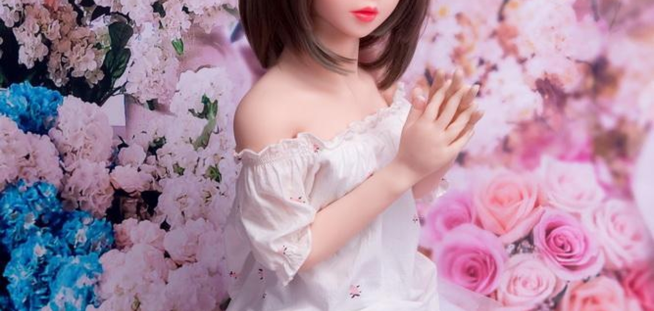 Cutie sex doll